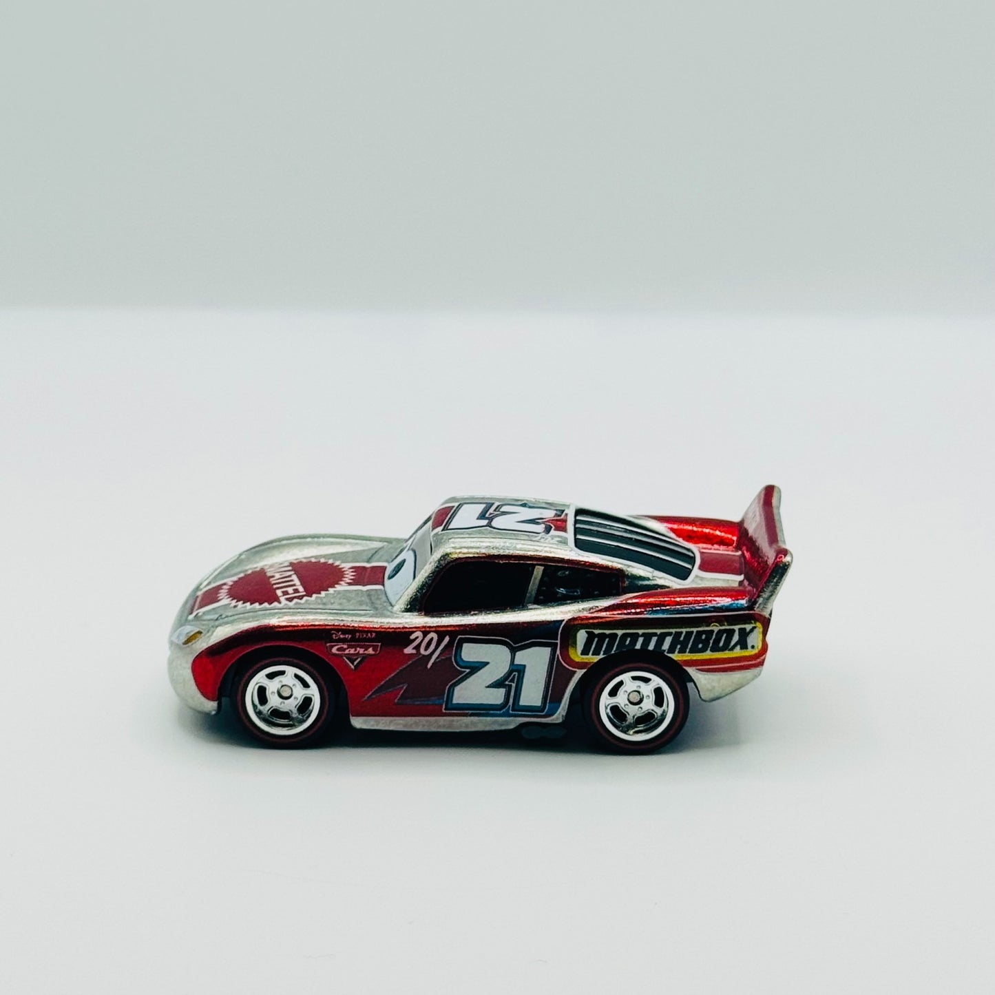 Disney Pixar Cars - MATTEL 20/21 EMPLOYEE MCQUEEN MATCHBOX - 1:55 Diecast