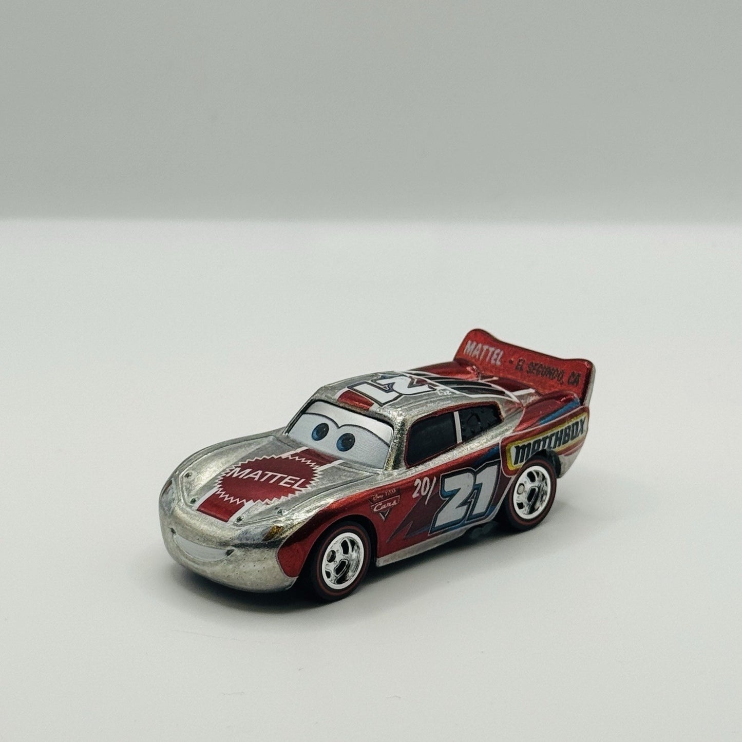 Disney Pixar Cars - MATTEL 20/21 EMPLOYEE MCQUEEN MATCHBOX - 1:55 Diecast