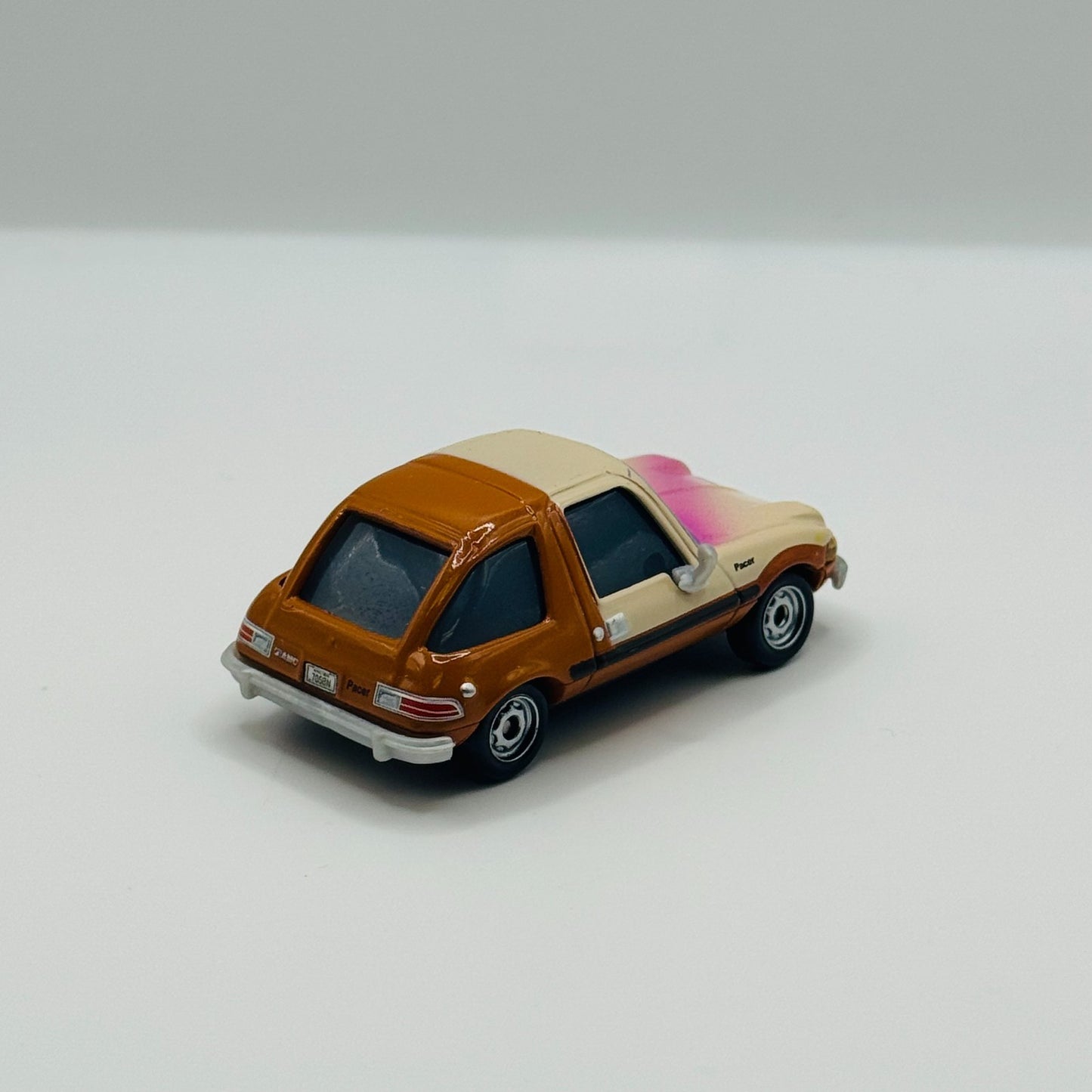 Disney Pixar Cars - TUBBS PACER WITH PAINT SPRAY 2013 - 1:55 Diecast