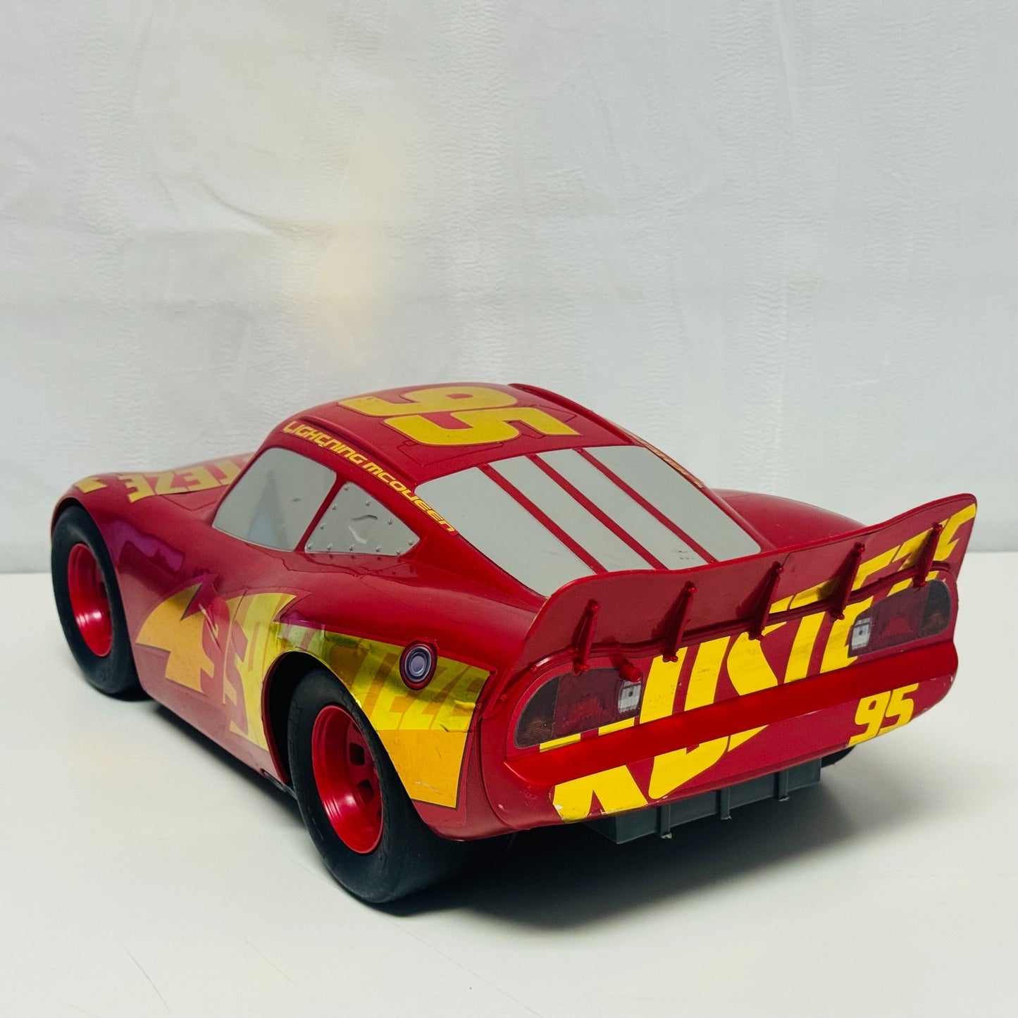 Disney Pixar Cars - 20" Inches RUST-EZE RACING CENTER MCQUEEN Biggest Ever Made