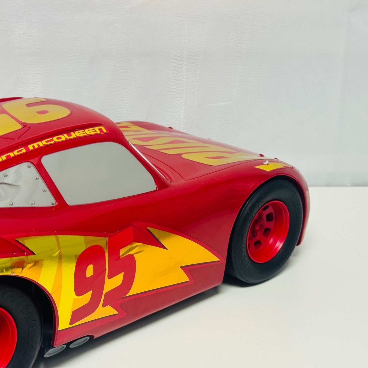 Disney Pixar Cars - 20" Inches RUST-EZE RACING CENTER MCQUEEN Biggest Ever Made