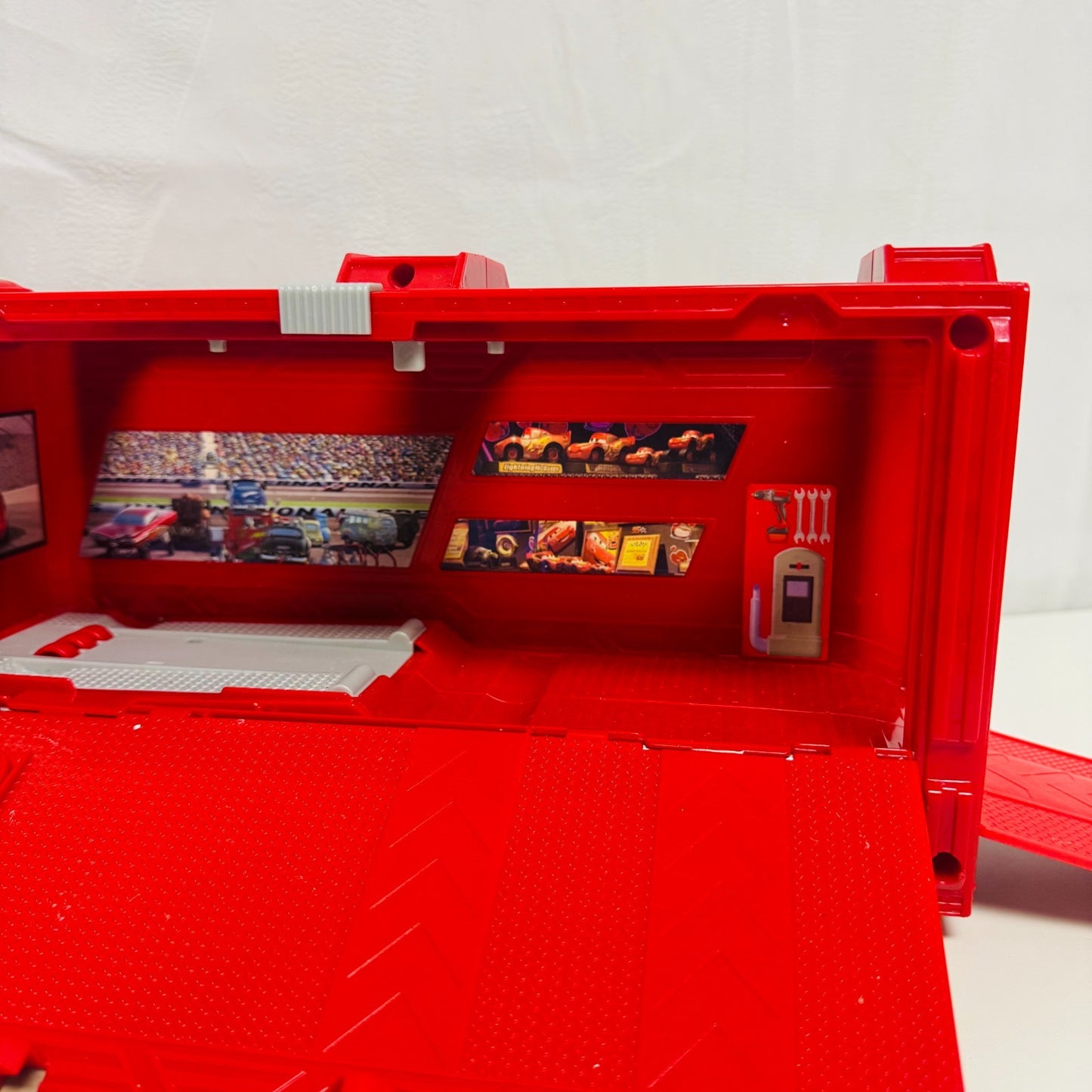 Disney Pixar Cars - TRACK TALKERS CHAT & HAUL MACK & LIGHTNING MCQUEEN Lights Up