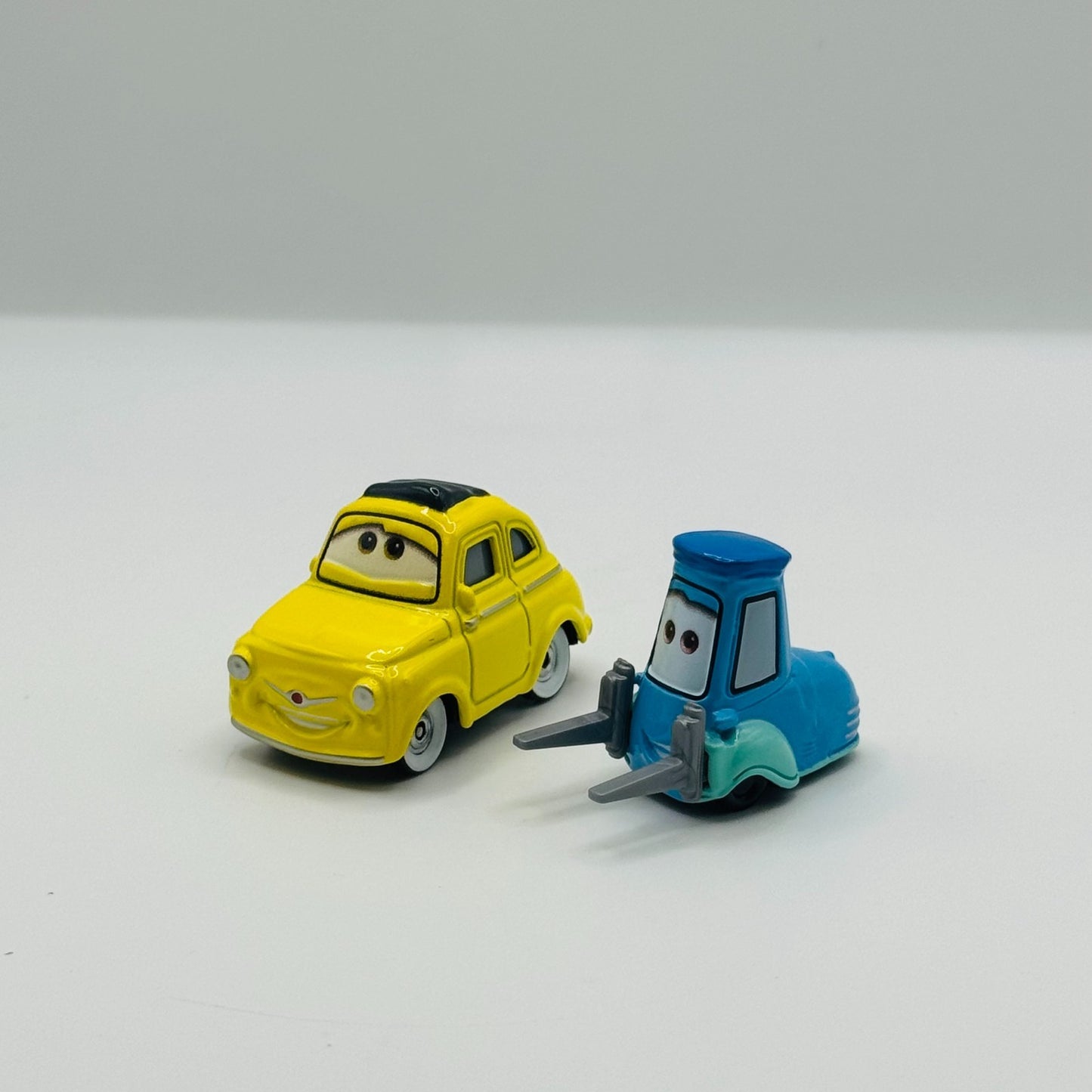 Disney Pixar Cars - LUIGI & GUIDO - 1:55 Diecast