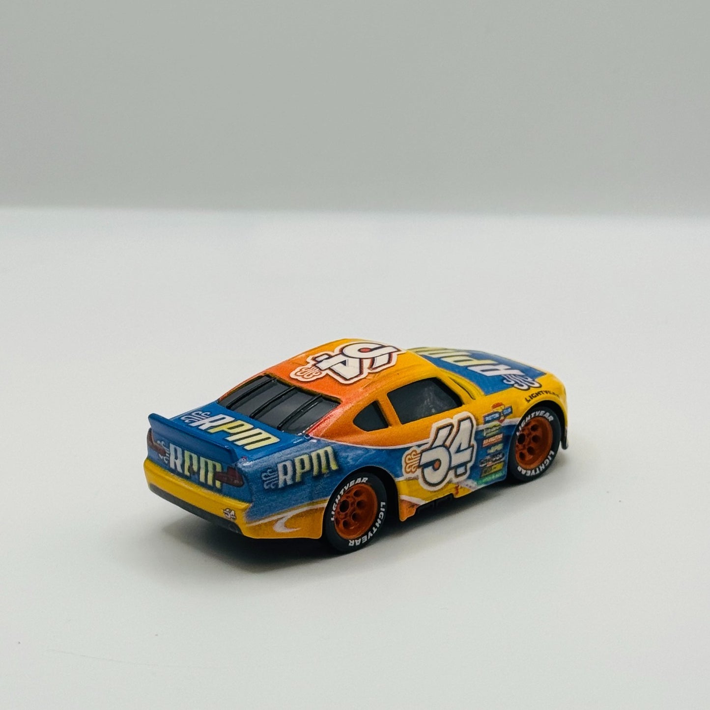 Disney Pixar Cars - BRUCE MILLER RPM Cars 3 Veteran Racer - 1:55 Diecast