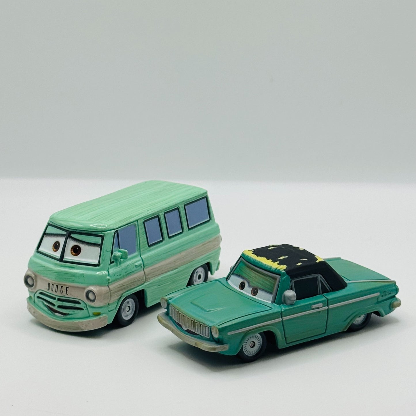 Disney Pixar Cars - RUSTY RUST-EZE & DUSTY RUST-EZE - 1:55 Diecast