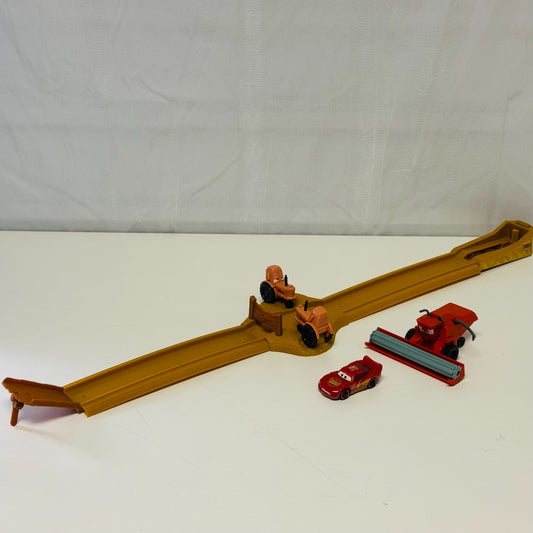 Disney Pixar Cars - TIP THE TRACTOR TIPPIN' TRACK SET WITH FRANK - 1:55 Scale