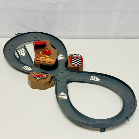 Disney Pixar Cars - STORY TELLERS SIMPLETOWN SPEEDWAY RACETRACK *UNTESTED*- 1:55