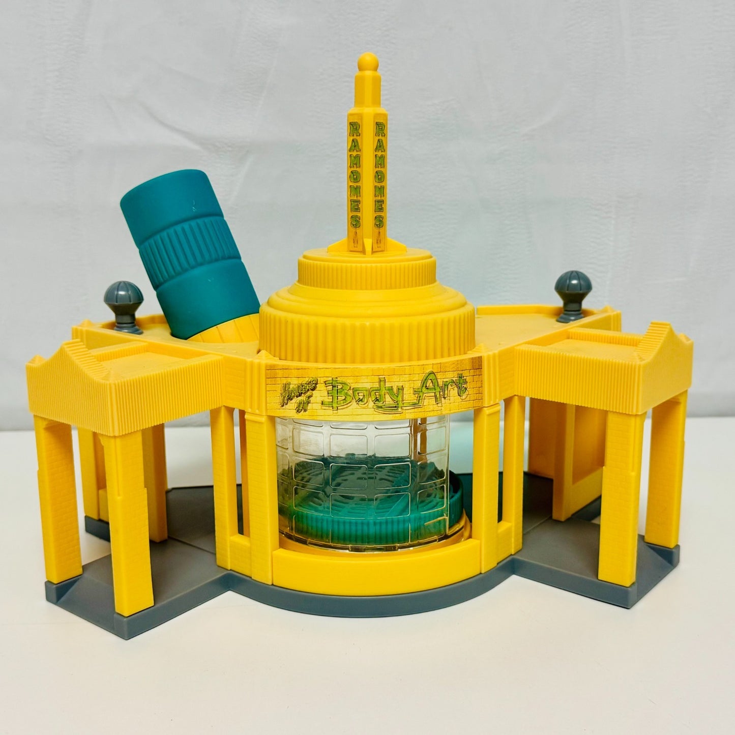 Disney Pixar Cars - RAMONE'S COLOR CHANGE PLAYSET House of Body Art Shop - 1:55
