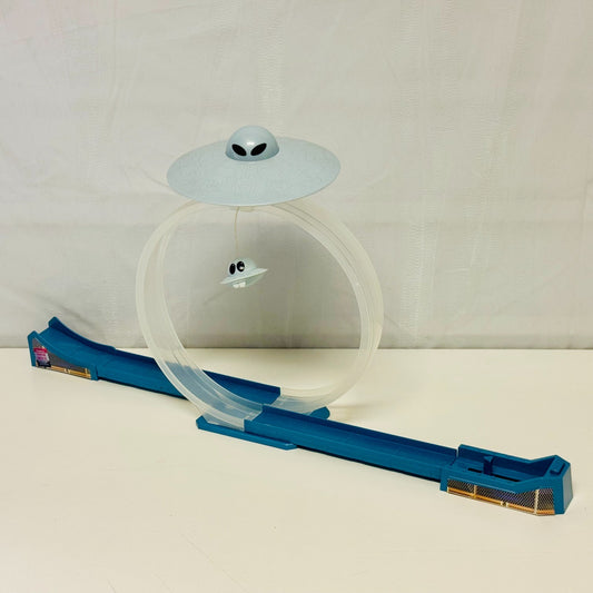 Disney Pixar Cars UFM UNIDENTIFIED FLYING MATER TRACK SET MOTHERSHIP 1:55 Scale