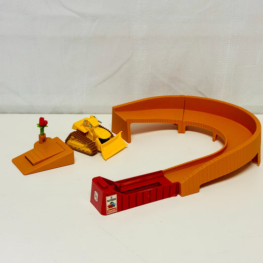 Disney Pixar Cars Toon - EL MATERDOR TRACK SET WITH CHUY - 1:55 Scale