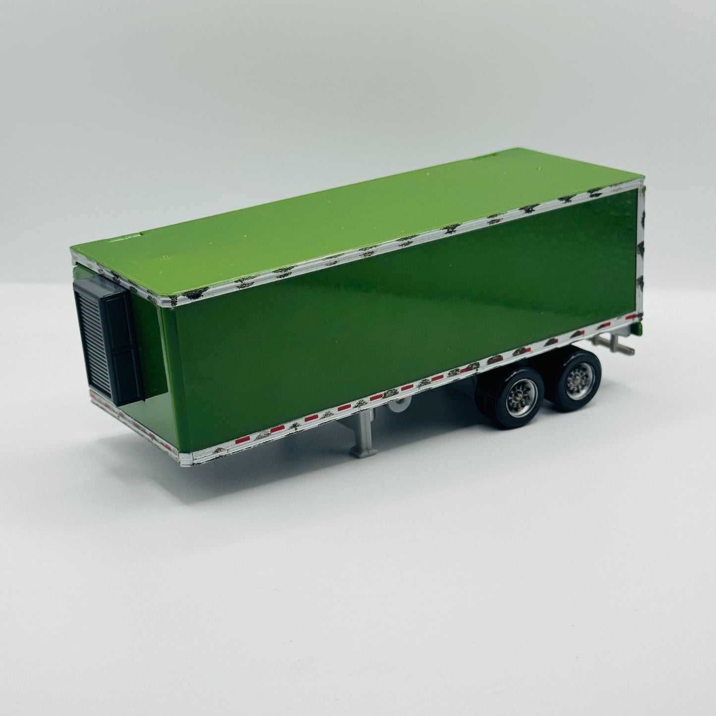 Disney Pixar Cars - GIL HAULER (BACK) 2009 - 1:55 Diecast