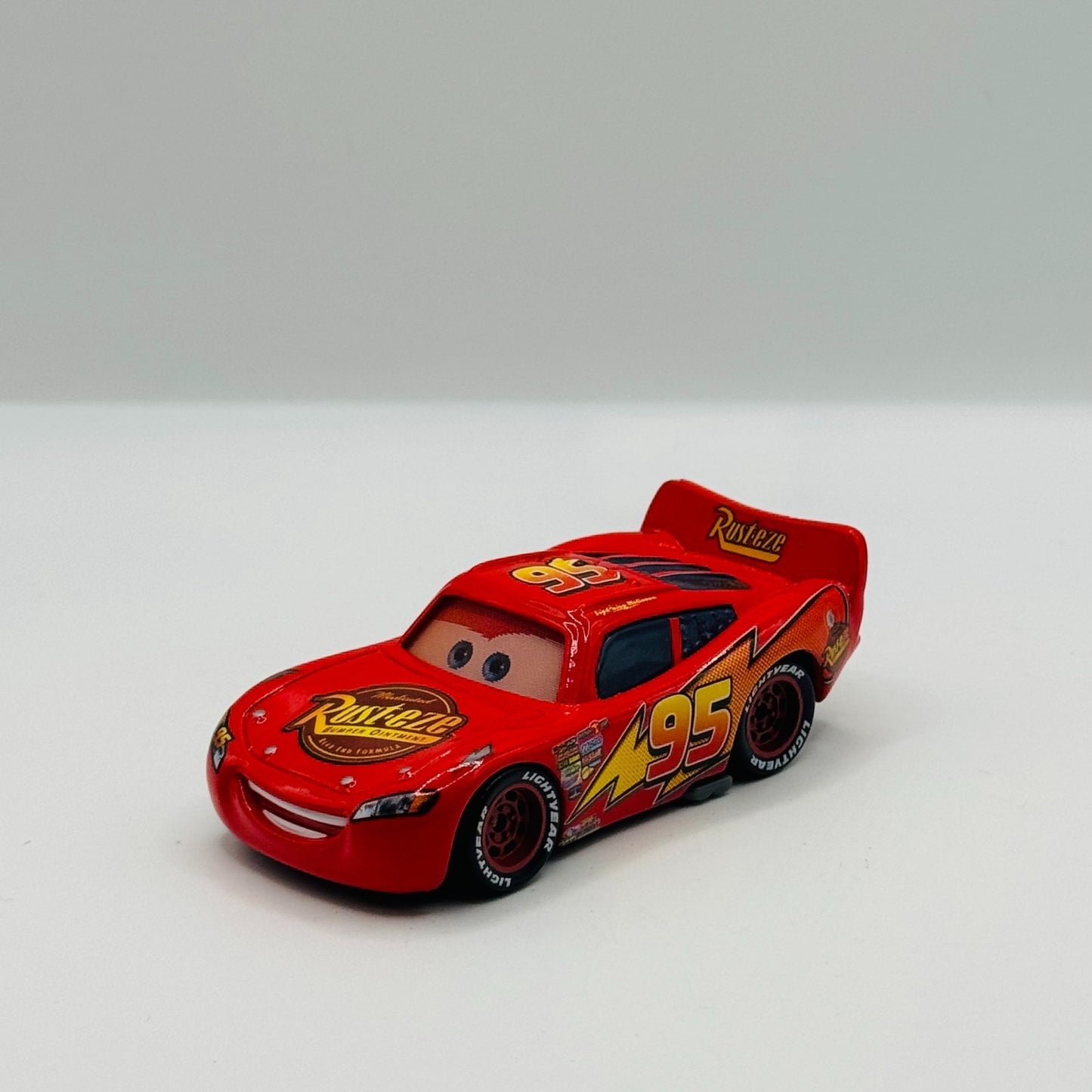 Disney Pixar Cars V1 LIGHTNING MCQUEEN LENTICULAR Eyes Change 2009 1:55 Diecast