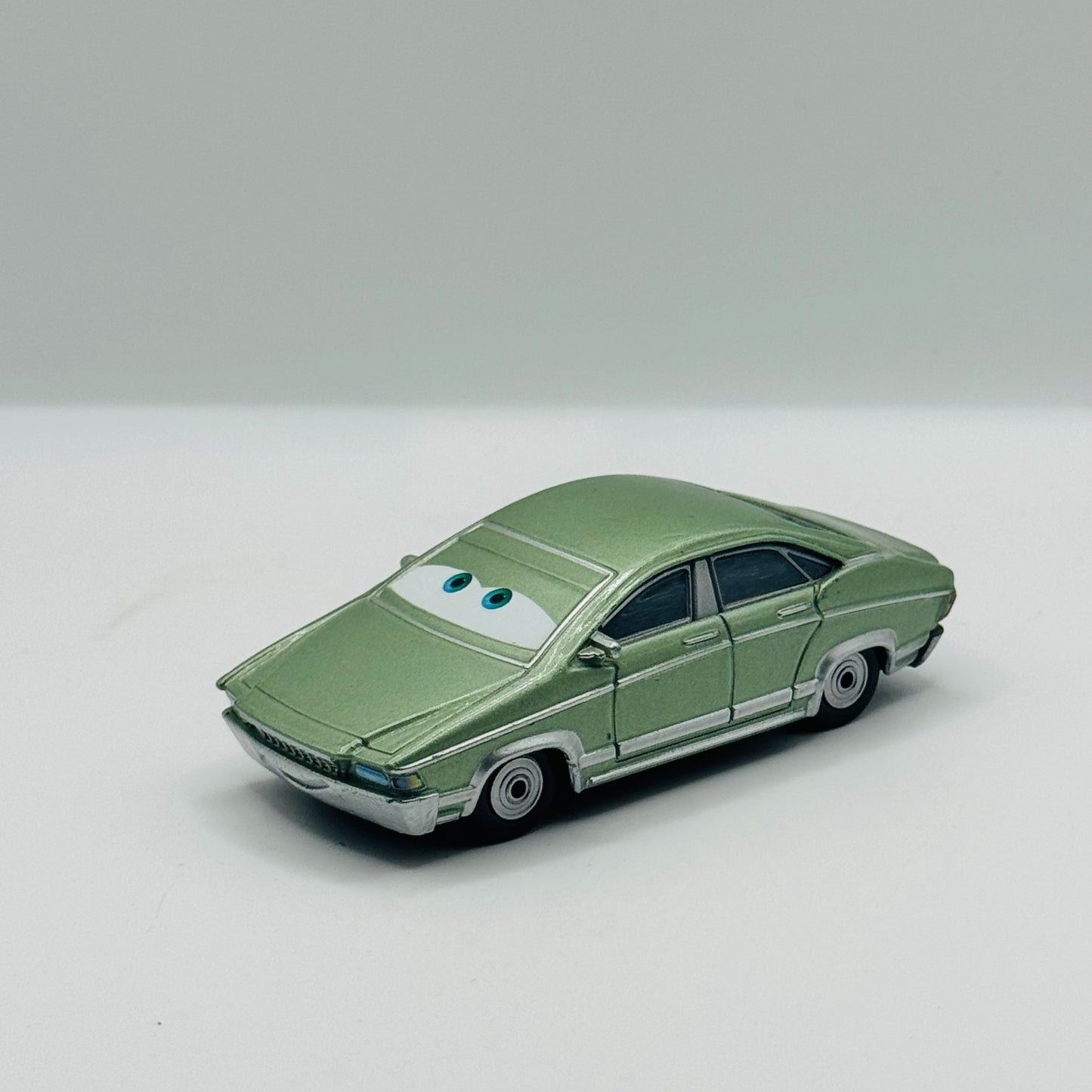 Disney Pixar Cars - PATTI PATTY - 1:55 Diecast