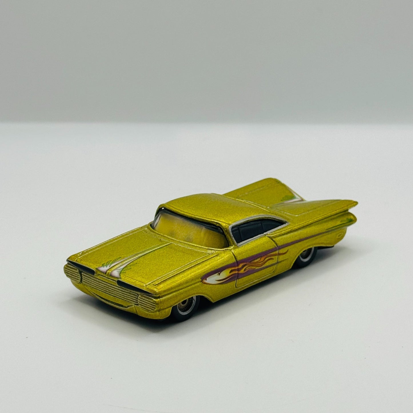 Disney Pixar Cars - YELLOW RAMONE LENTICULAR My Eyes Change - 1:55 Diecast