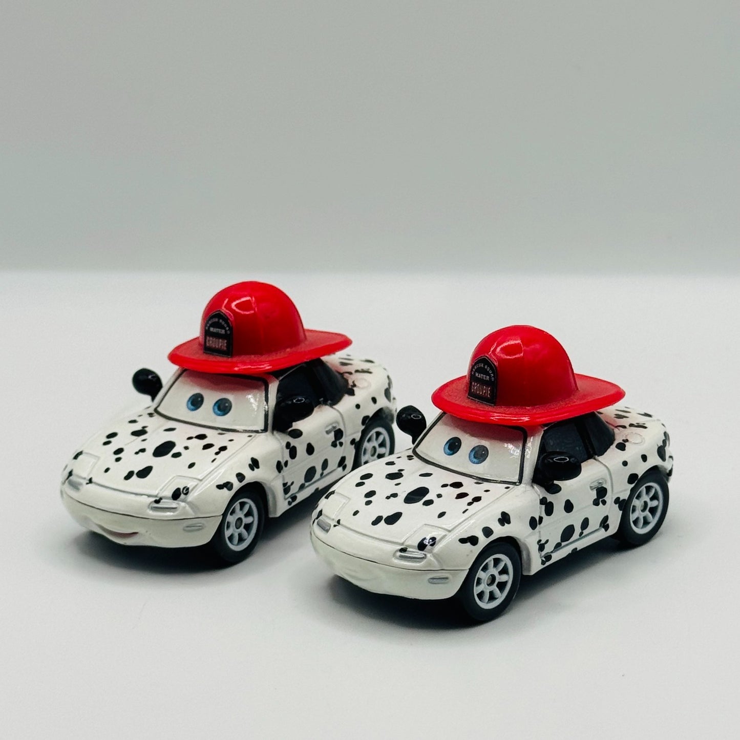 Disney Pixar Cars Toon - DALMATIAN MIA & TIA Rescue Squad Mater - 1:55 Diecast