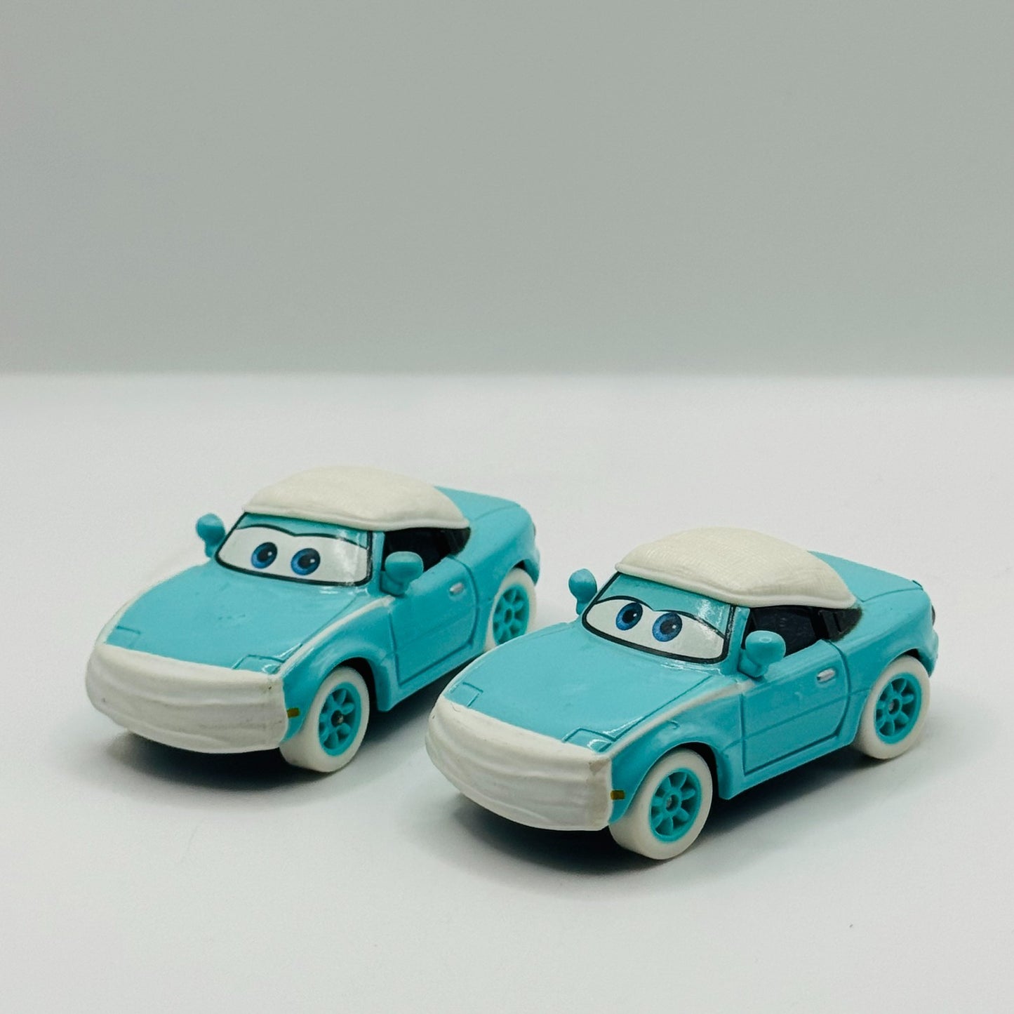 Disney Pixar Cars Toon - NURSE MIA & TIA Rescue Squad Mater - 1:55 Diecast