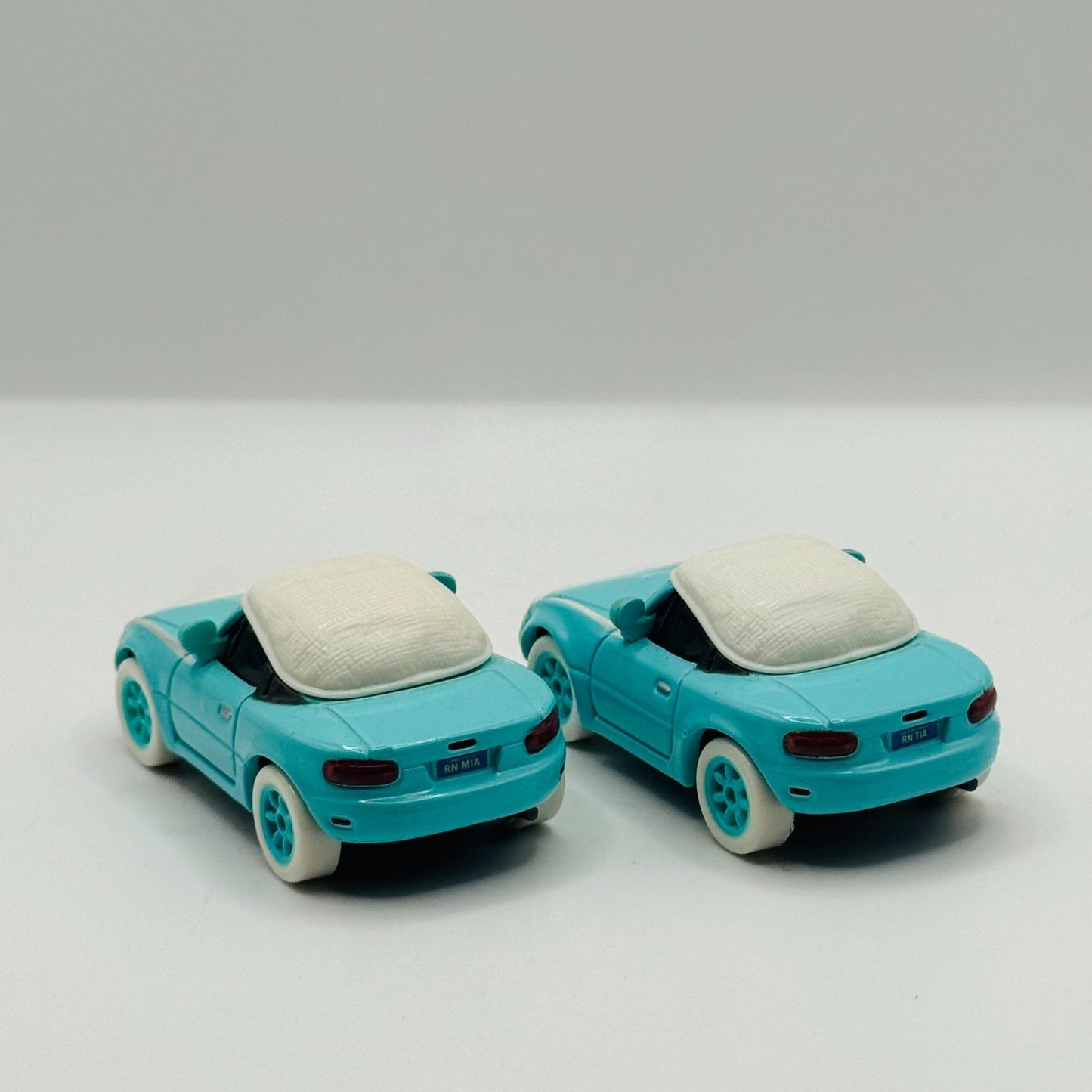 Disney Pixar Cars Toon - NURSE MIA & TIA Rescue Squad Mater - 1:55 Diecast