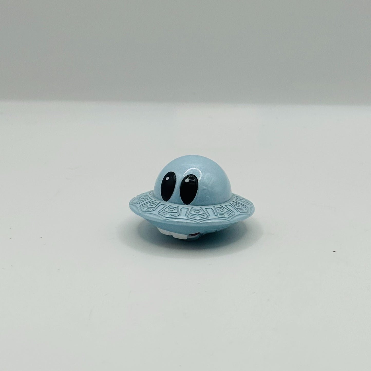 Disney Pixar Cars Toon - MATOR UFO UFM Unidentified Flying Mater - 1:55 Diecast