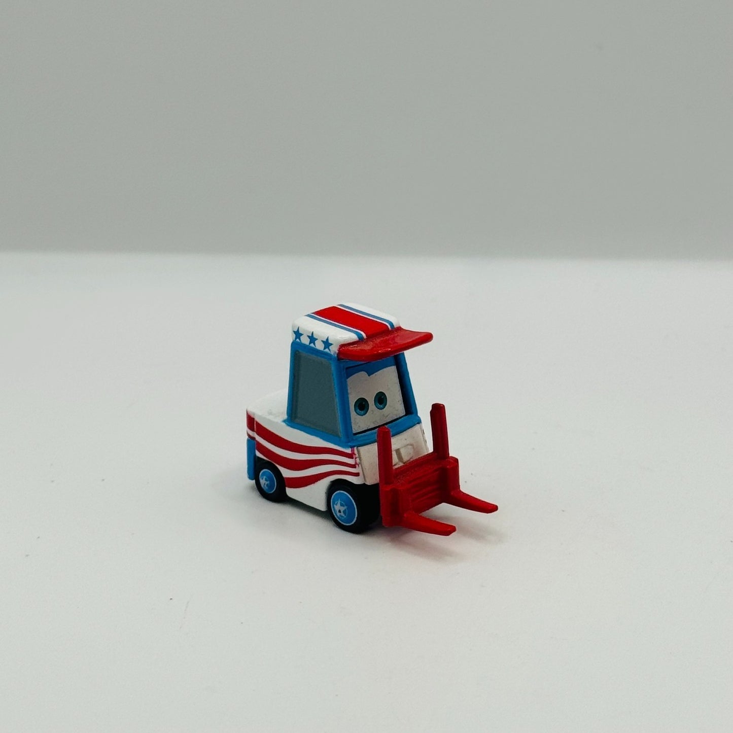 Disney Pixar Cars Toon - LUG Mater The Greater - 1:55 Diecast