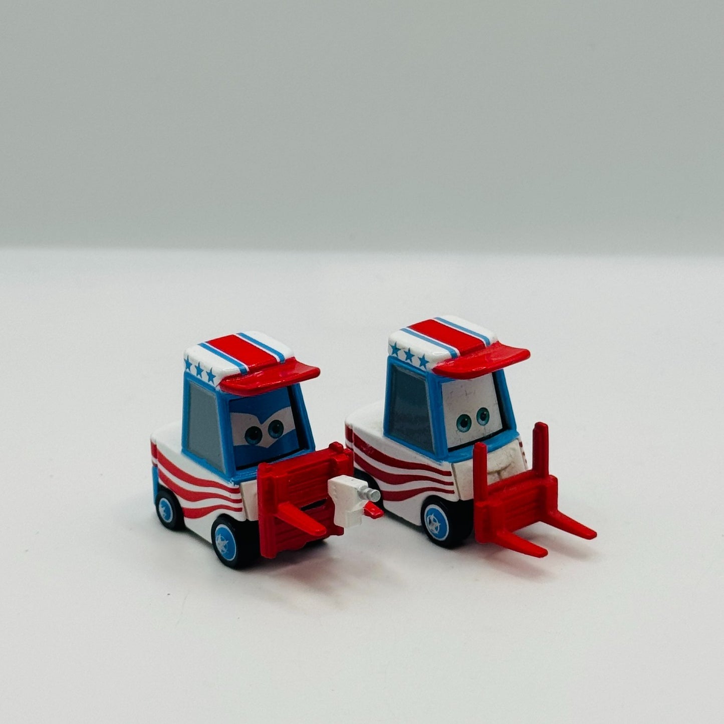 Disney Pixar Cars Toon - LUG & NUTTY WITH TOOL Mater The Greater - 1:55 Diecast