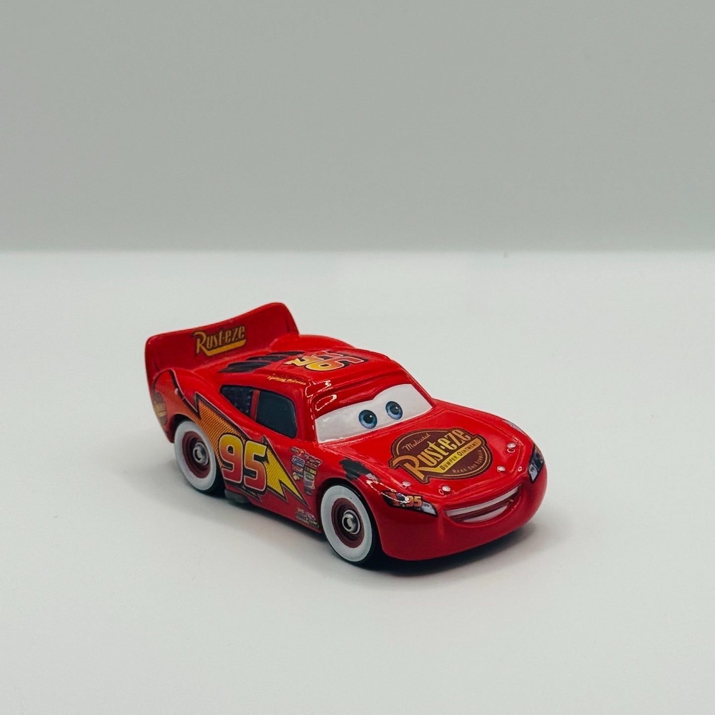 Disney Pixar Cars WHITEWALLS LIGHTNING MCQUEEN WITH BUMPER STICKER 1:55 Diecast