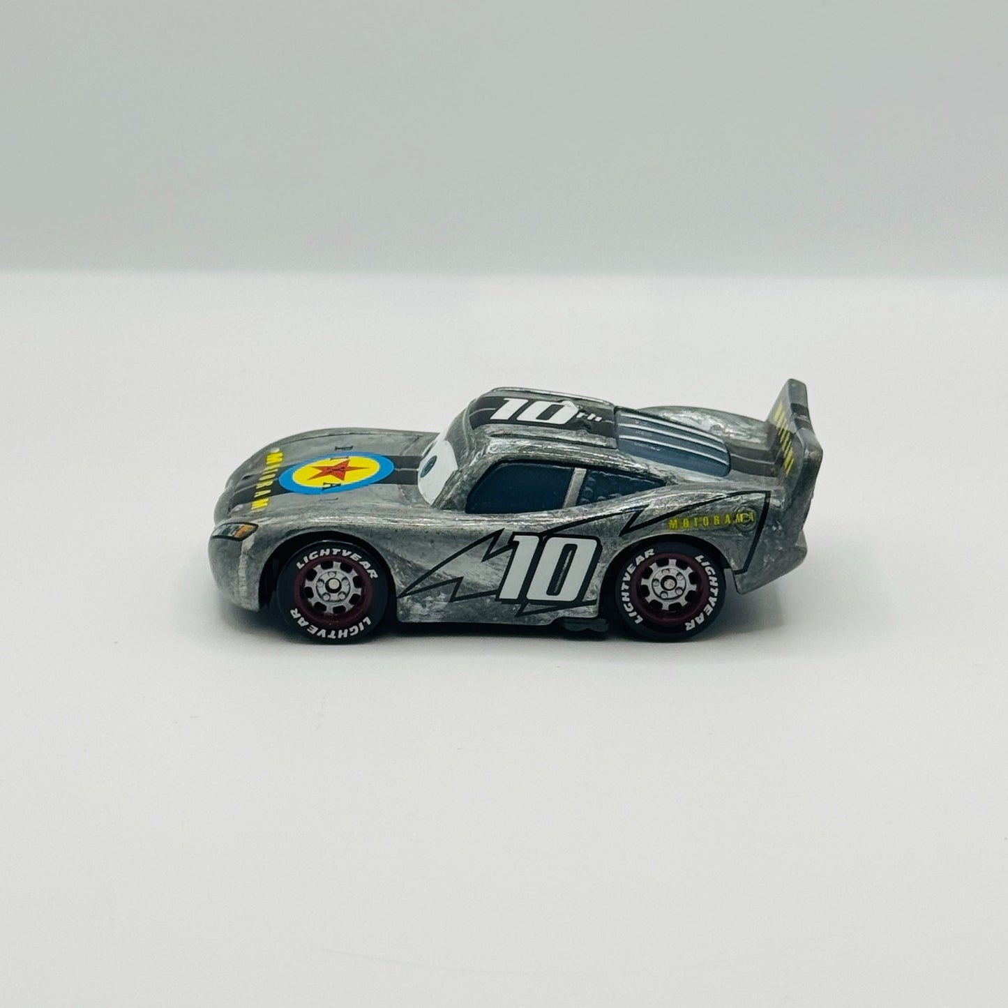 Disney Pixar Cars - MOTORAMA LIGHTNING MCQUEEN *Backdoor* 2010 - 1:55 Diecast