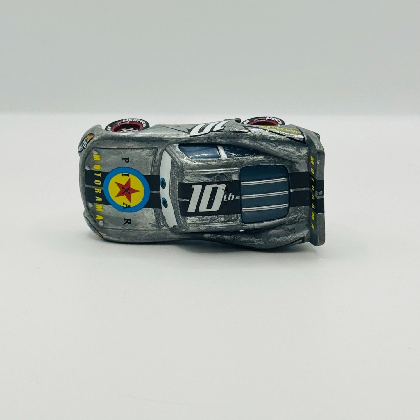 Disney Pixar Cars - MOTORAMA LIGHTNING MCQUEEN *Backdoor* 2010 - 1:55 Diecast