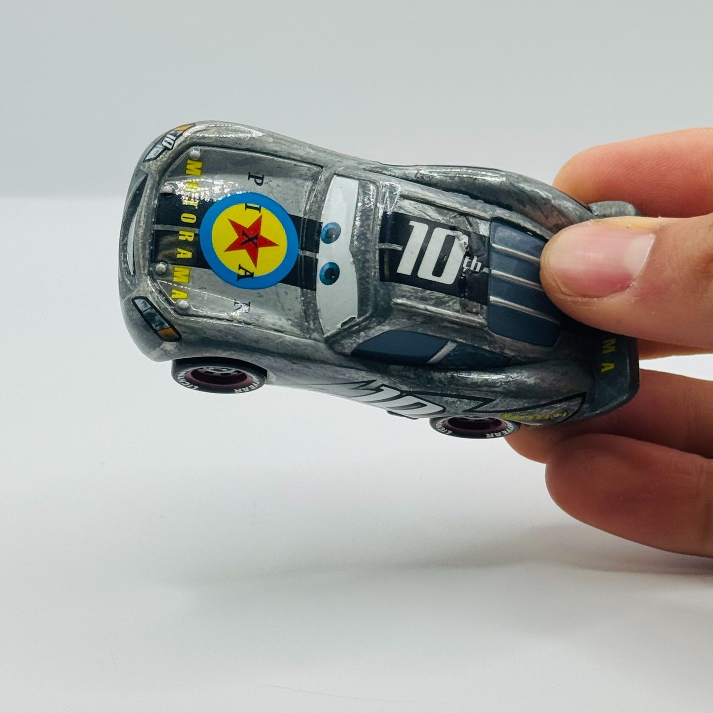 Disney Pixar Cars - MOTORAMA LIGHTNING MCQUEEN *Backdoor* 2010 - 1:55 Diecast