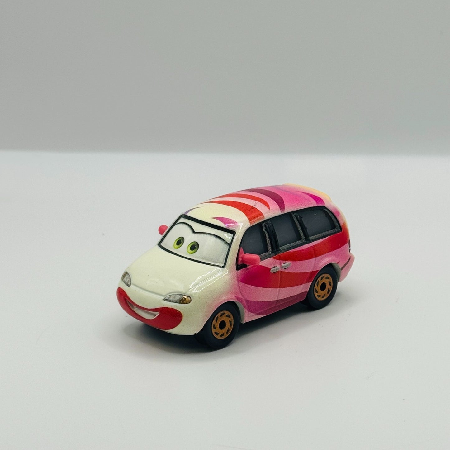 Disney Pixar Cars - CLARE GUNZ'ER On The Road 2023 - 1:55 Diecast