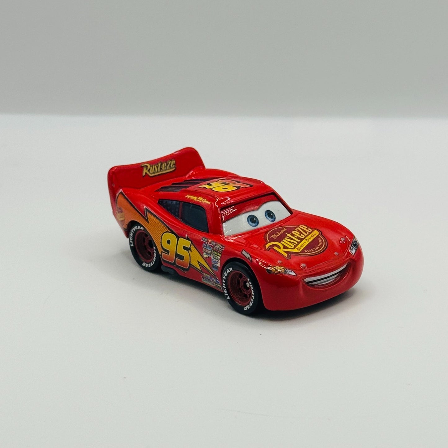 Disney Pixar Cars - CARS 1 RUSTEZE LIGHTNING MCQUEEN 2022 - 1:55 Diecast
