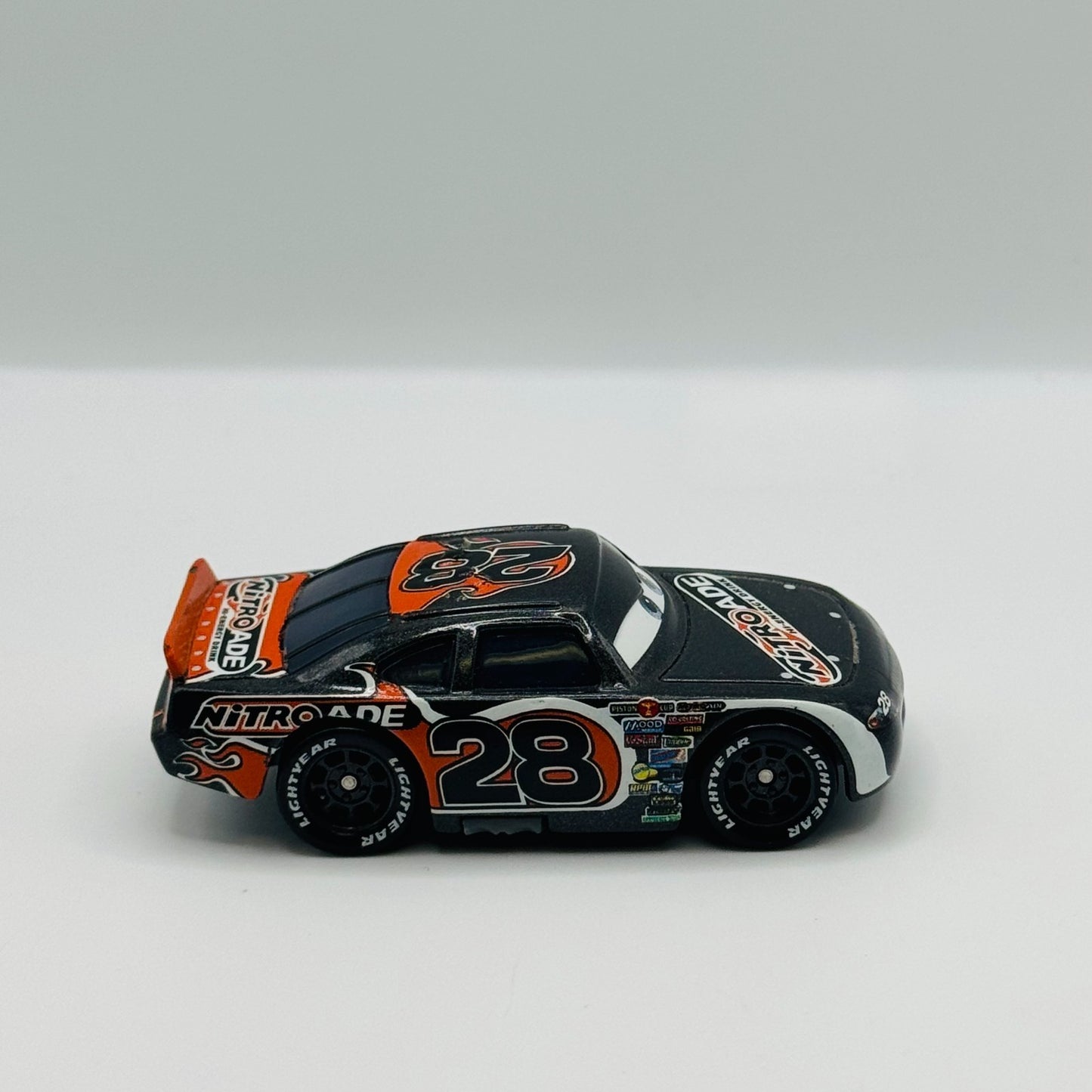 Disney Pixar Cars - NITROADE AIKEN AXLER Piston Cup - 1:55 Diecast
