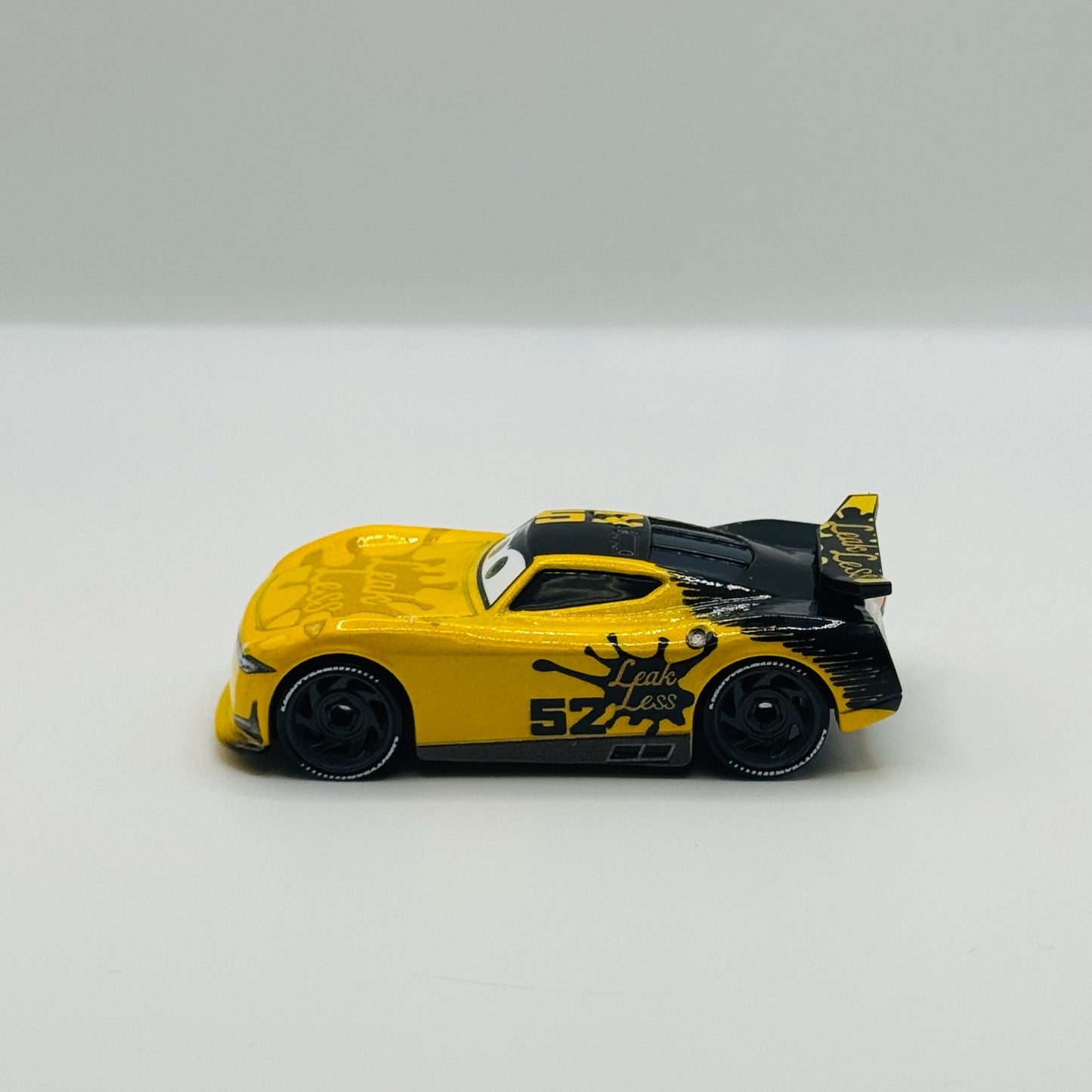 Disney Pixar Cars - GEORGE NEW-WIN LEAK LESS NEW, LOOSE - 1:55 Diecast