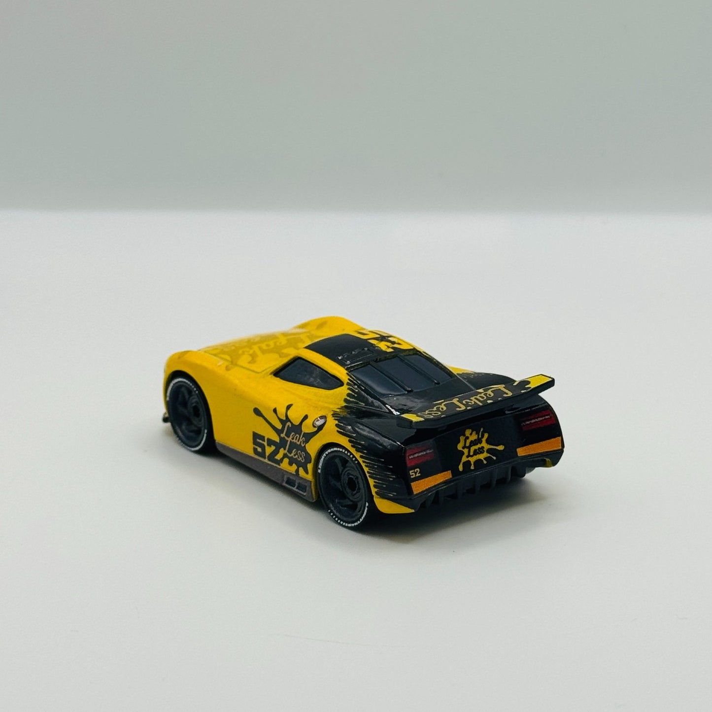 Disney Pixar Cars - GEORGE NEW-WIN LEAK LESS NEW, LOOSE - 1:55 Diecast