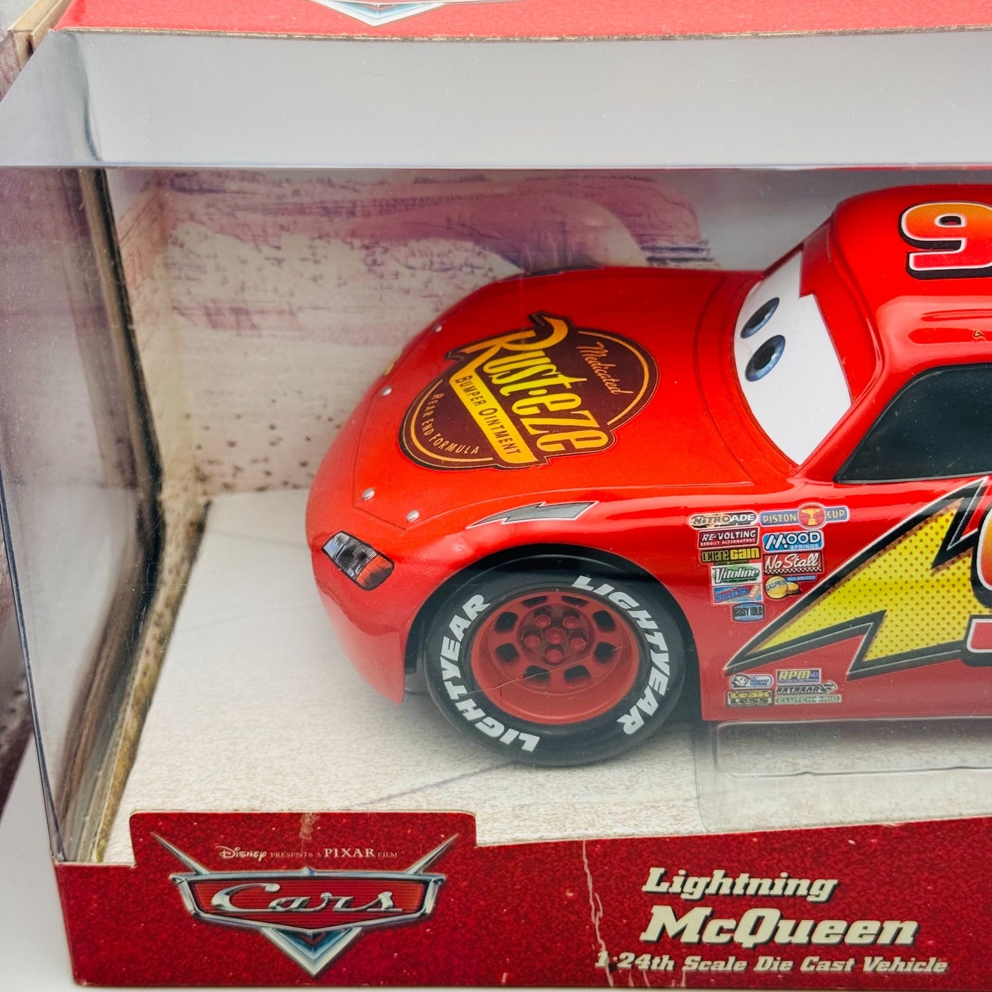Disney Pixar Cars - MATTY COLLECTOR LIGHTNING MCQUEEN 1:24th Scale Die Cast 2006
