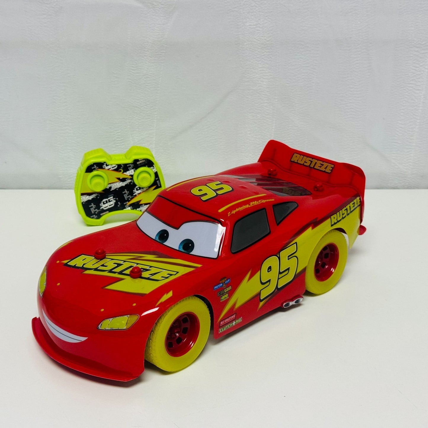 Disney Pixar Cars - GLOW RACERS LIGHTNING MCQUEEN R/C Remote Control 1:18 Scale