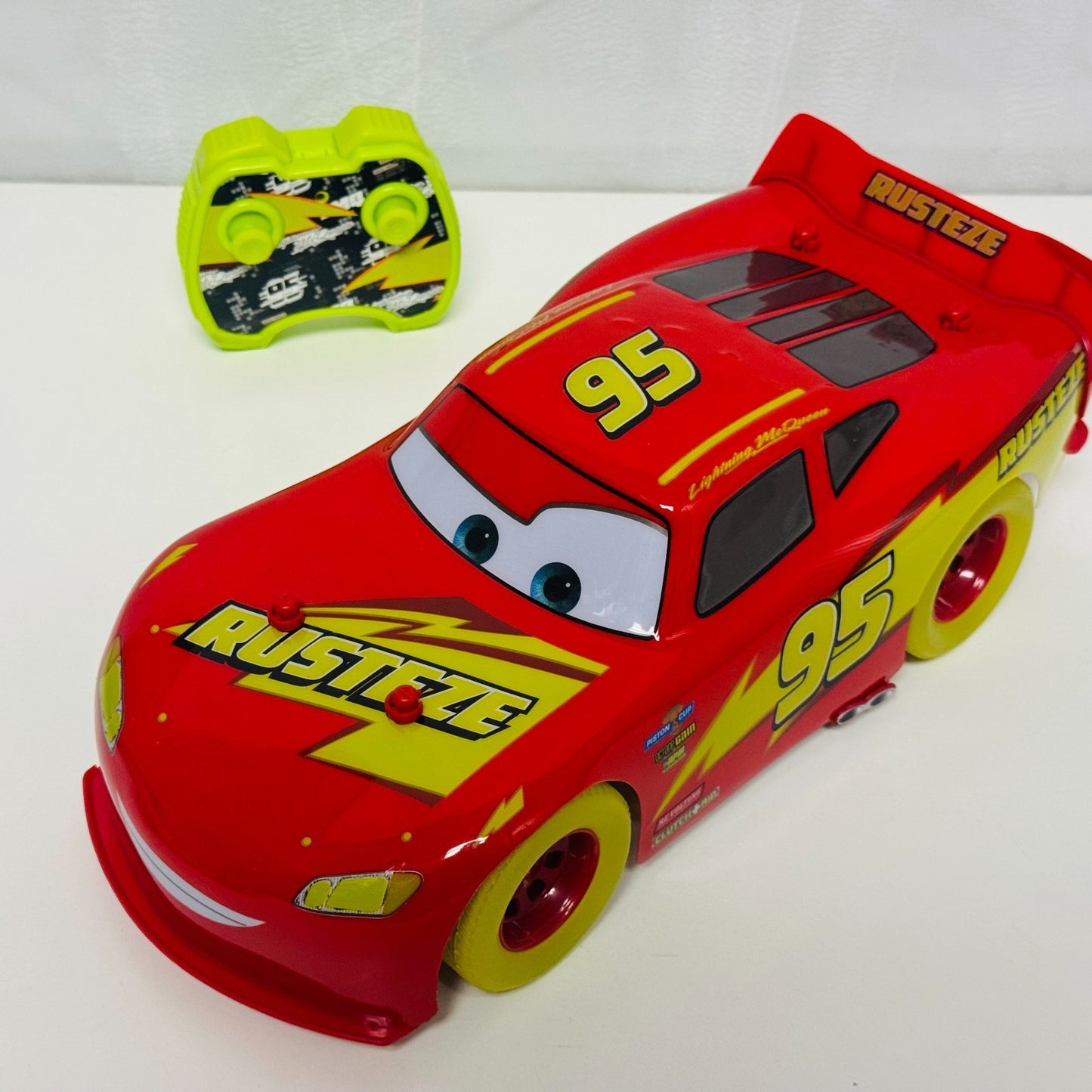 Disney Pixar Cars - GLOW RACERS LIGHTNING MCQUEEN R/C Remote Control 1:18 Scale