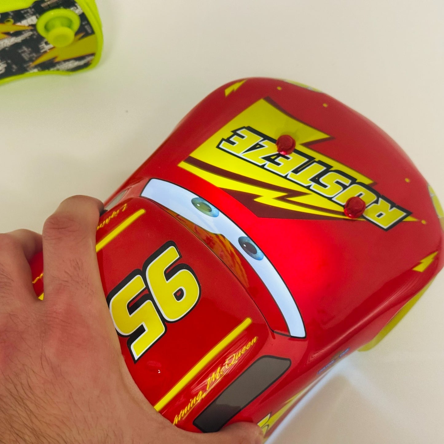 Disney Pixar Cars - GLOW RACERS LIGHTNING MCQUEEN R/C Remote Control 1:18 Scale