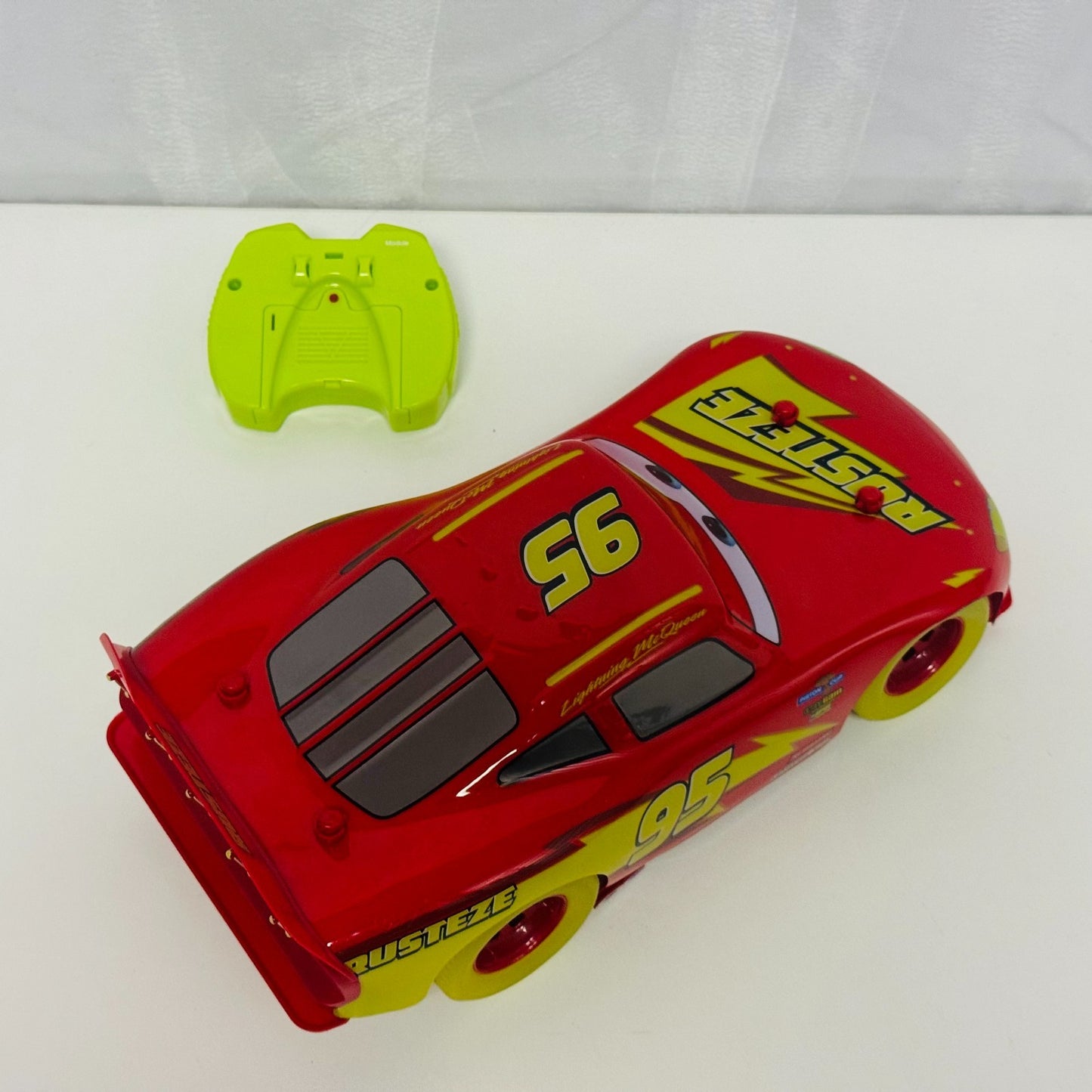Disney Pixar Cars - GLOW RACERS LIGHTNING MCQUEEN R/C Remote Control 1:18 Scale