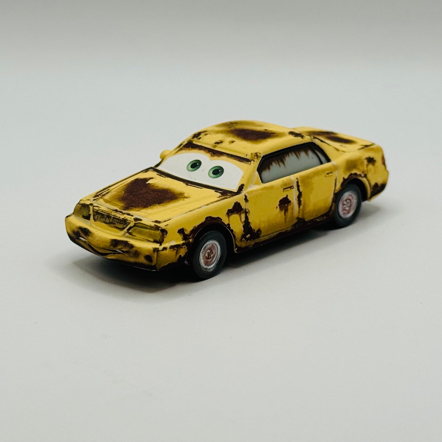 Disney Pixar Cars - DONNA PITS *Unibody* 2016 - 1:55 Diecast