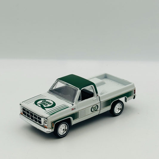 M2 Machines - 1977 GMC SIERRA GRANDE 15 QUAKER STATE CHASE 2025 - 1:64 Diecast