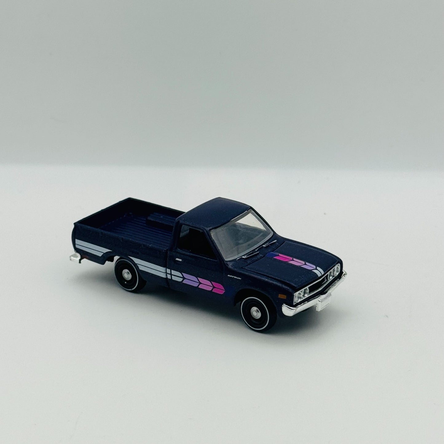 M2 Machines - 1977 DATSUN PICKUP PURPLE 25-54 O'REILLY 2025 - 1:64 Diecast