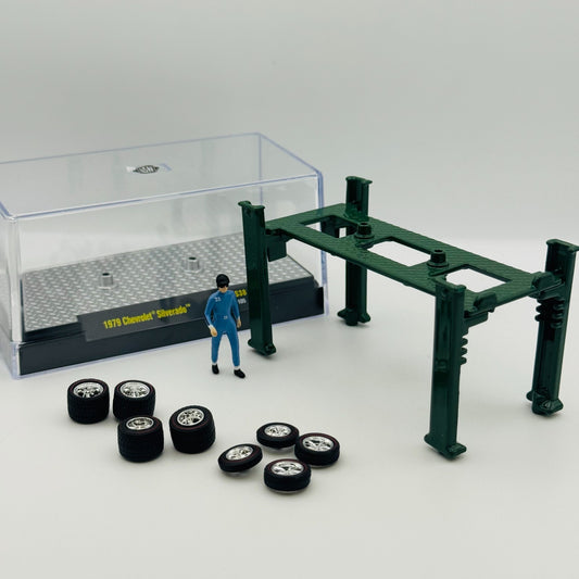 M2 Machines - LOT OF WHEELS, LIFT, FIGURE, CASE, ACCESSORIES 2025 - 1:64 Diecast