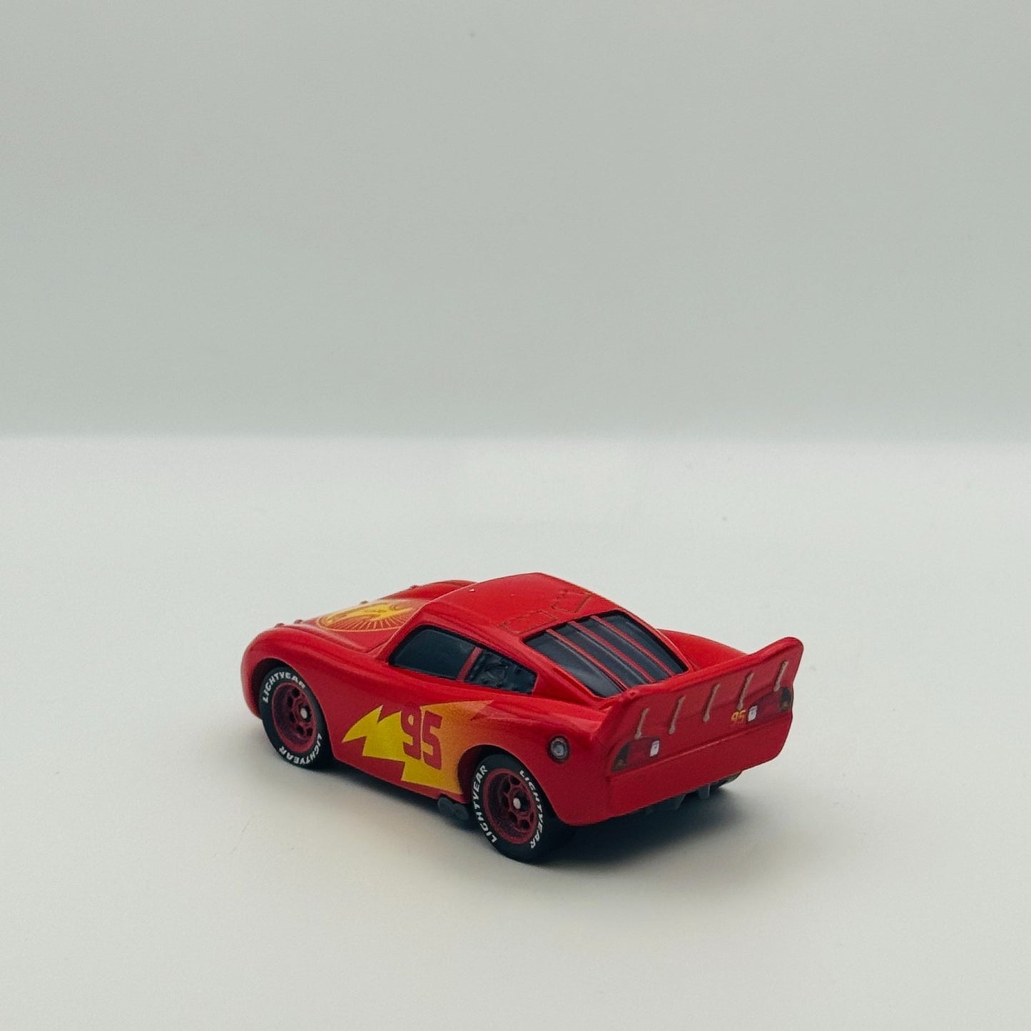 Disney Pixar Cars ROAD TRIP MCQUEEN V2 On The Road 1:55 Diecast *NEW OUT OF BOX*