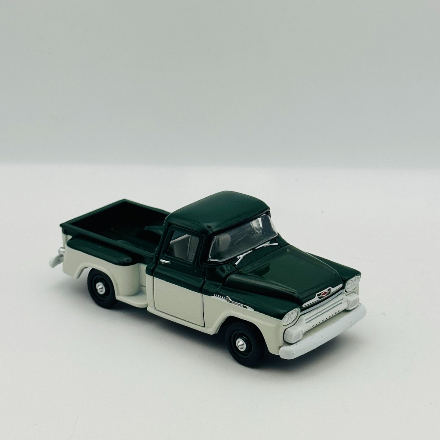 M2 Machines - 58 CHEVROLET APACHE STEPSIDE 2WD R14 2025 - 1:64 Diecast