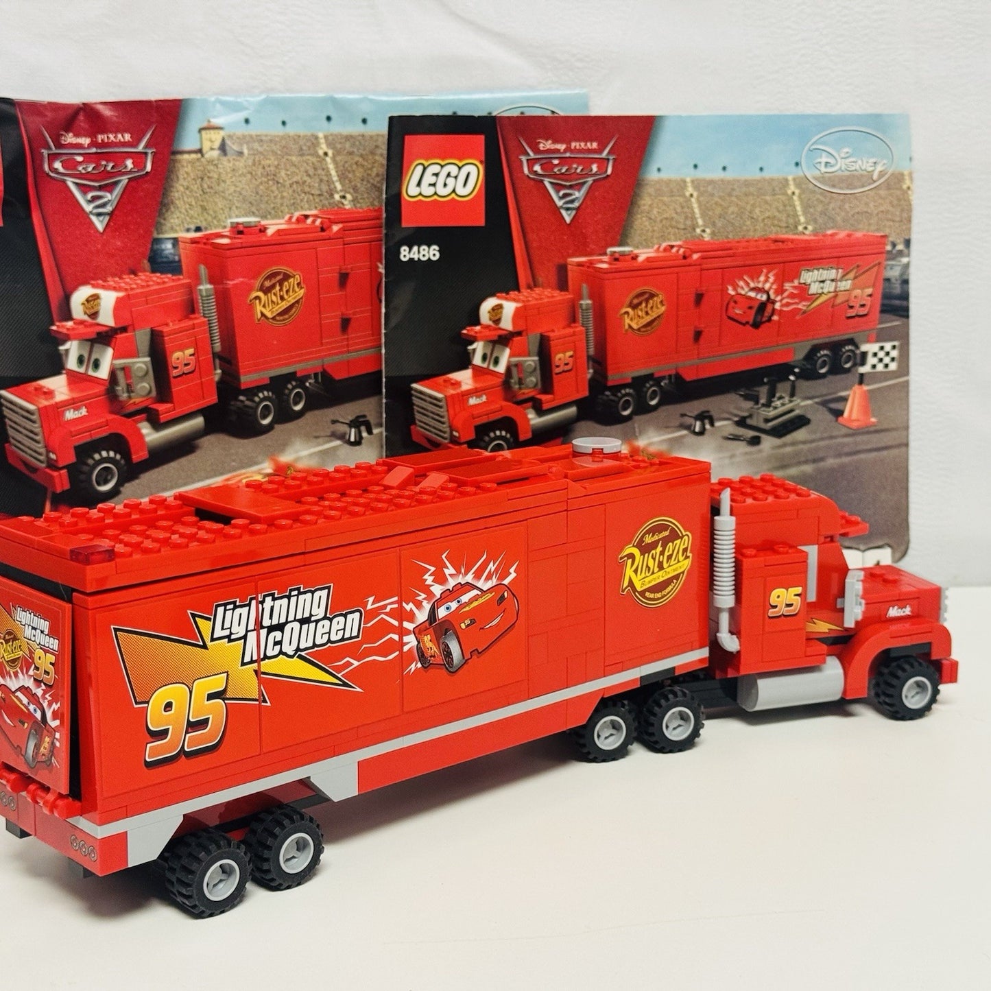 Lego 8486 - CARS MACK "MACK'S TEAM TRUCK" Disney Pixar Cars 2 2011 - COMPLETE