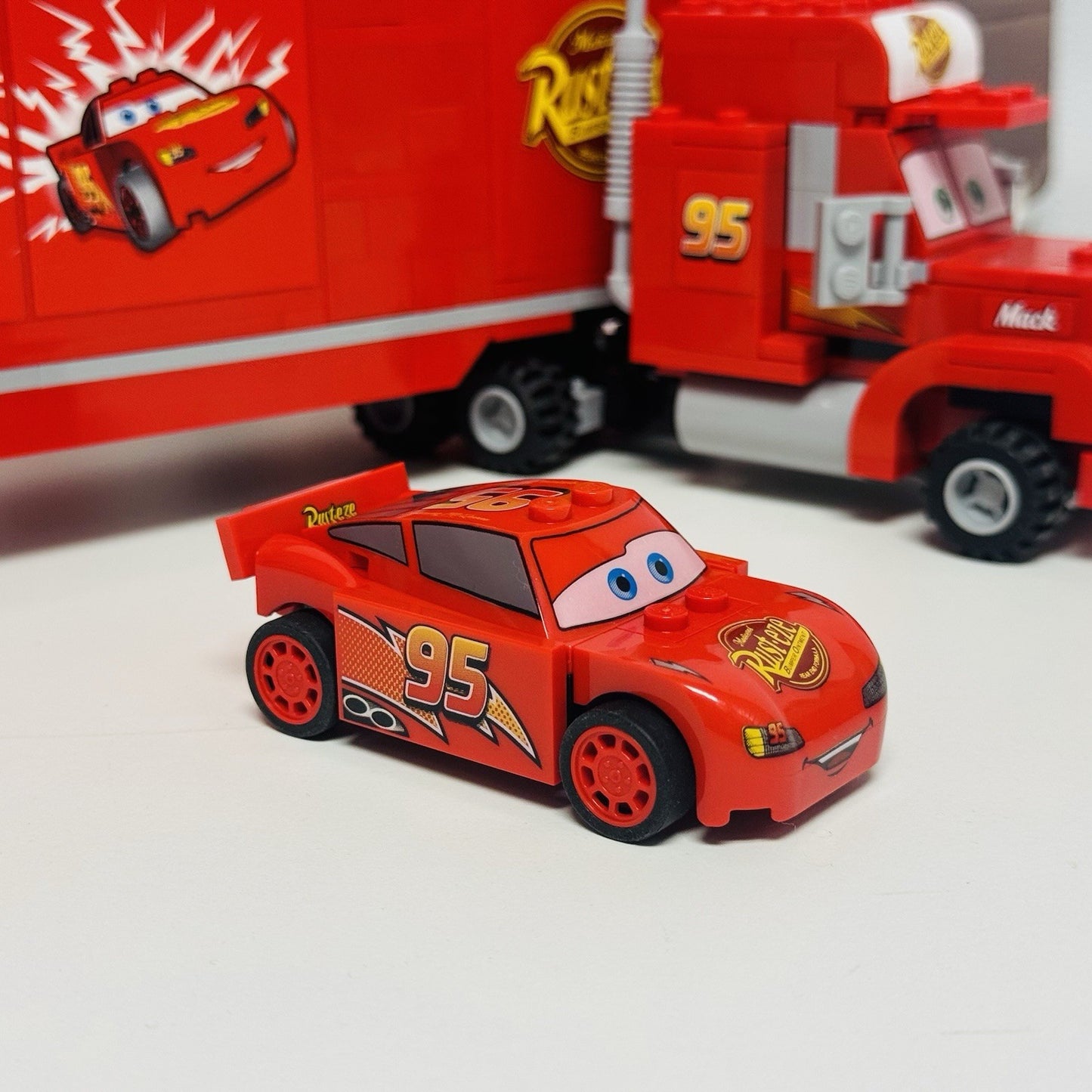 Lego 8486 - CARS MACK "MACK'S TEAM TRUCK" Disney Pixar Cars 2 2011 - COMPLETE