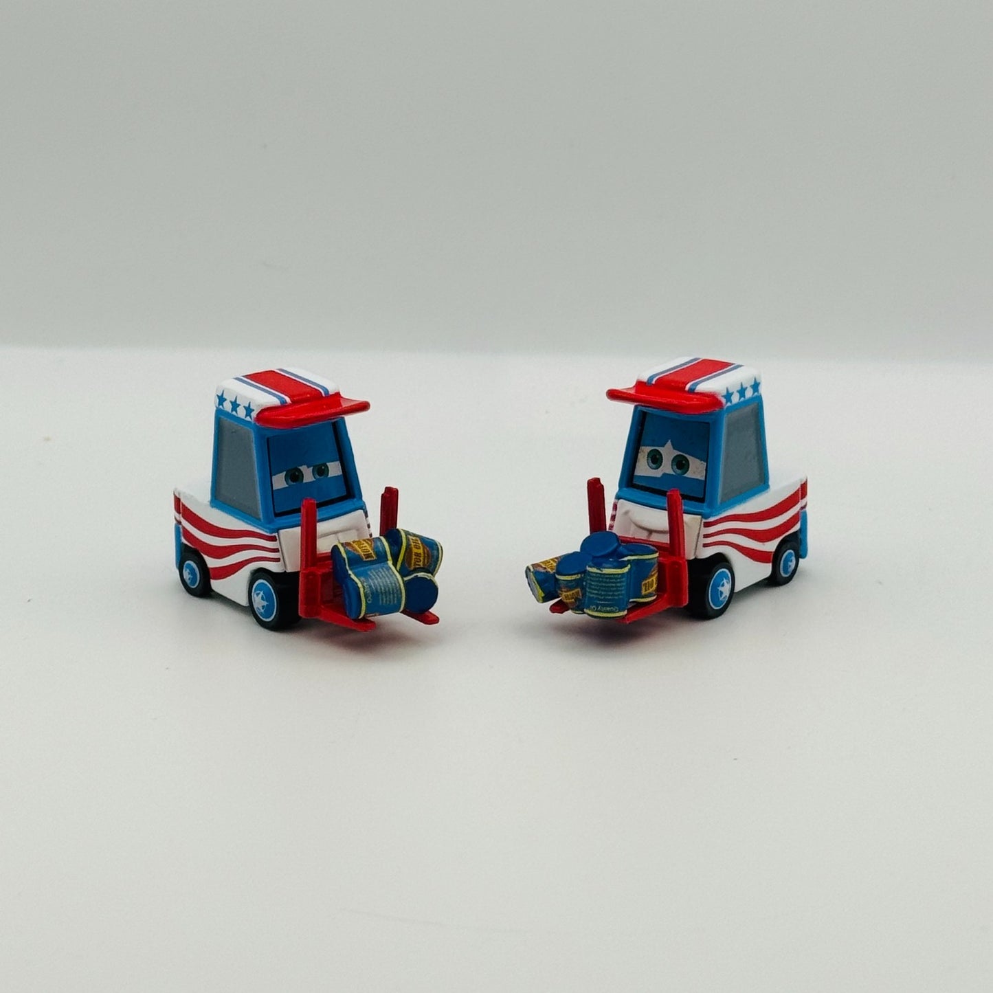 Disney Pixar Cars Toon LUG & NUTTY WITH OIL CANS Mater The Greater 1:55 Diecast