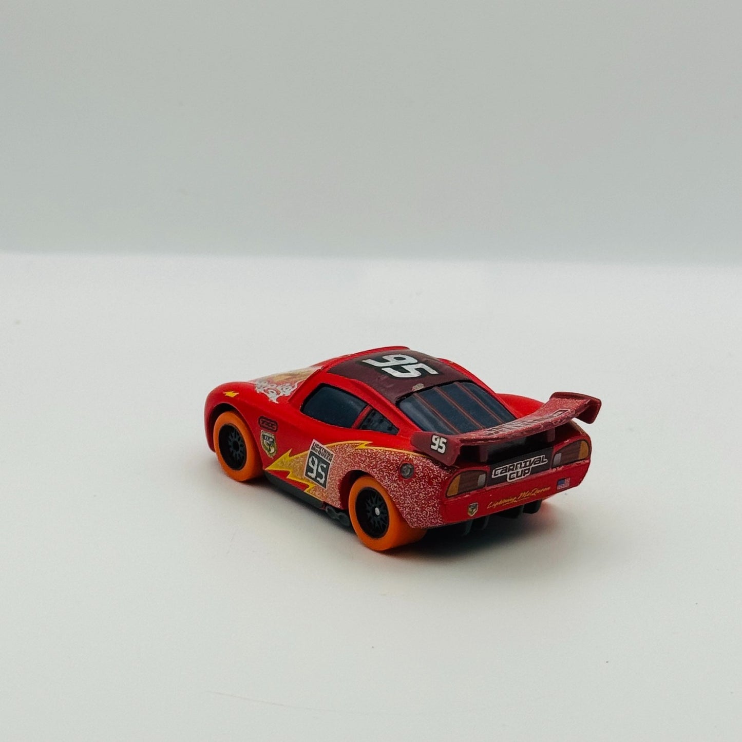 Disney Pixar Cars - CARNIVAL CUP LIGHTNING MCQUEEN 2016 - 1:55 Diecast
