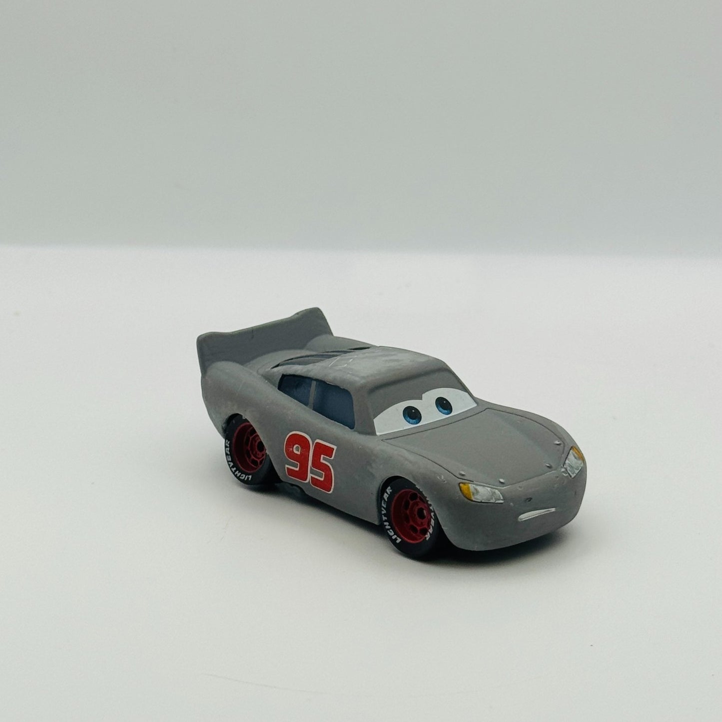 Disney Pixar Cars - PRIMER LIGHTNING MCQUEEN *BENT WHEELS* 2017 RSC 1:55 Diecast