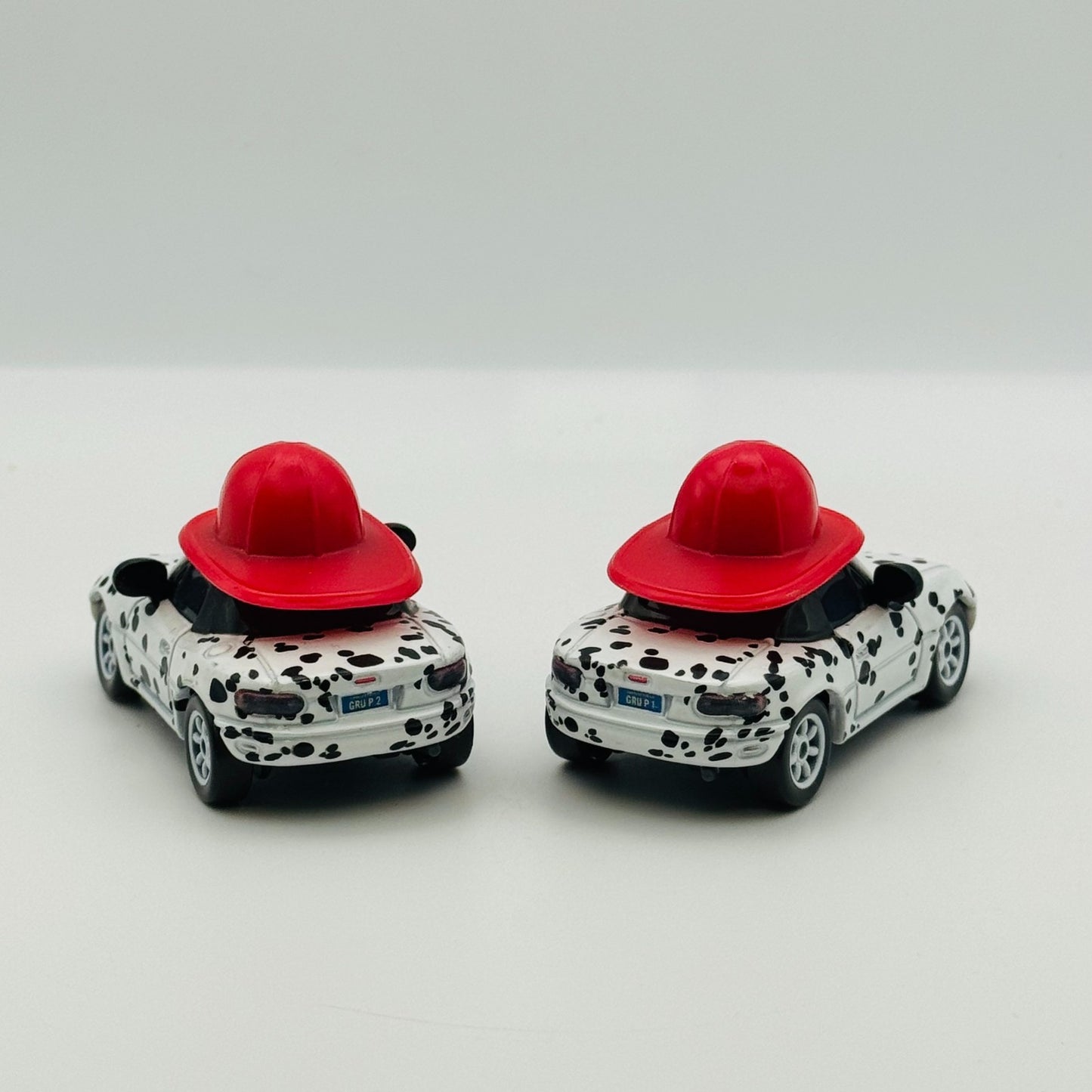 Disney Pixar Cars Toon - DALMATIAN MIA & TIA Rescue Squad Mater - 1:55 Diecast